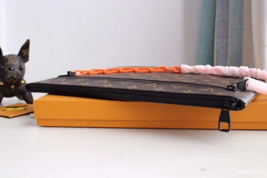 WIS VUITTON CHANELUTCH LOUIS 1208